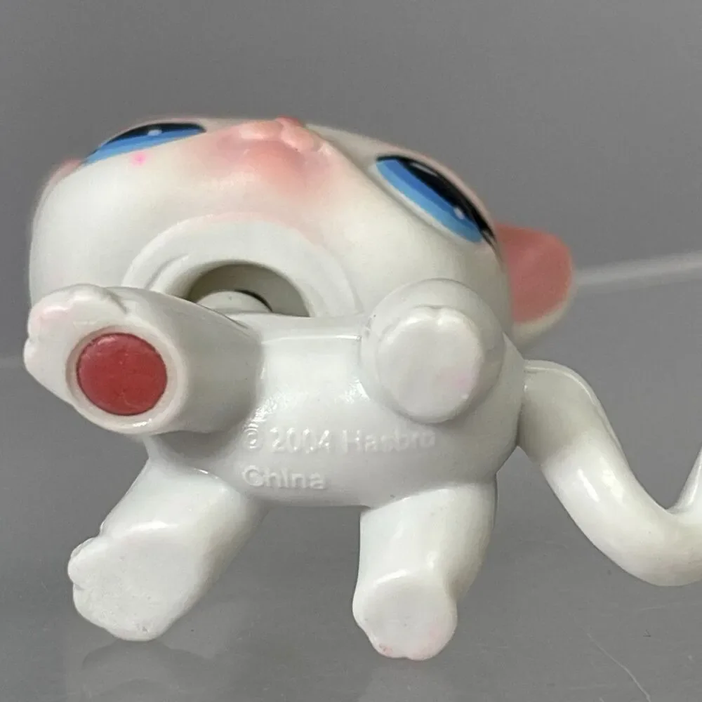 Littlest Pet Shop Authentic LPS #64 White Shorthair Cat Blue Dot Eyes Pink Ears
